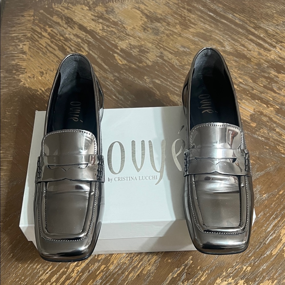 Metallic Silver Women’s Moccasin Loafers